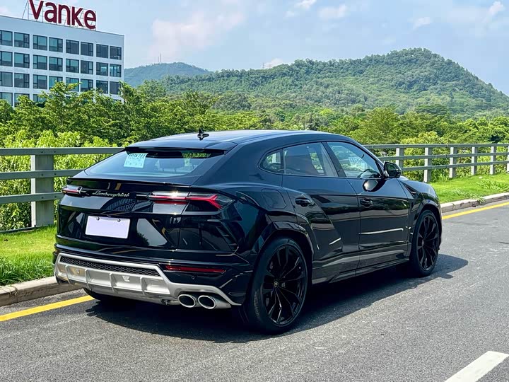 Фото 6 - Lamborghini Urus