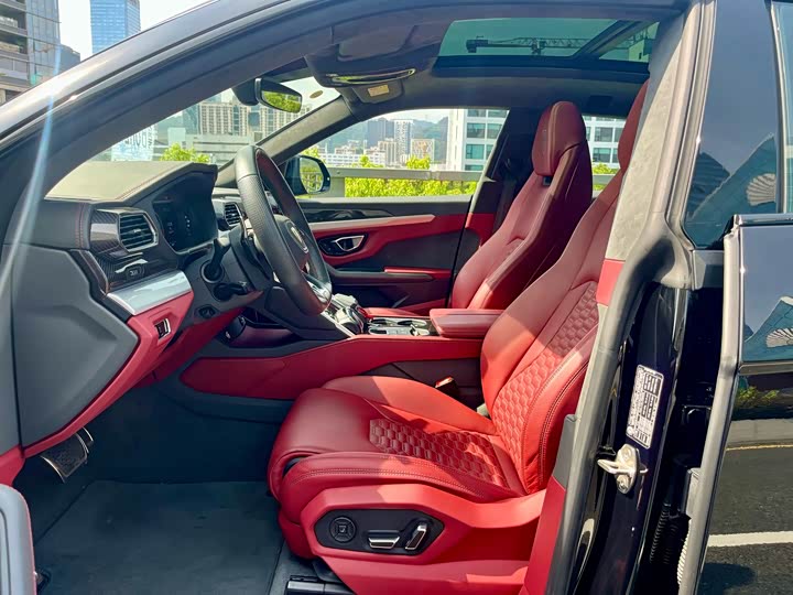 Фото 7 - Lamborghini Urus