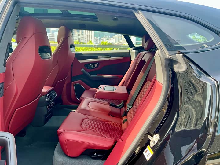 Фото 8 - Lamborghini Urus