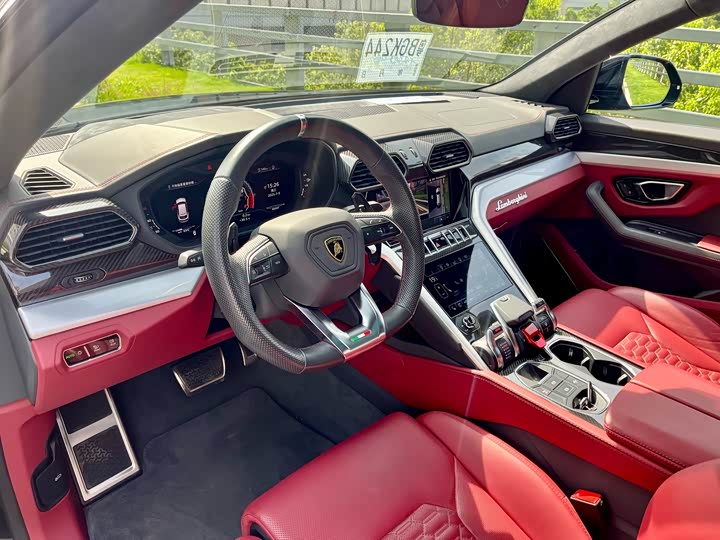 Фото 9 - Lamborghini Urus