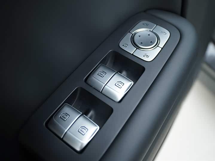 Фото 11 - LiXiang L8