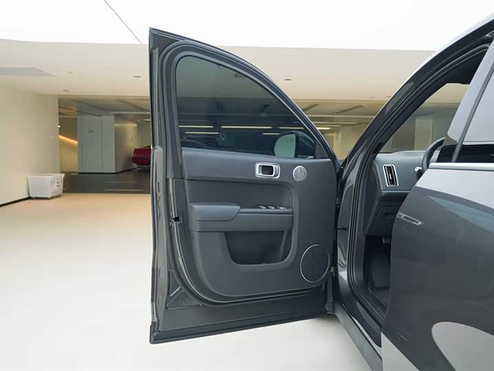 Фото 12 - LiXiang L8