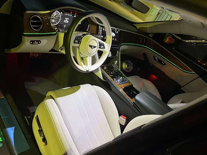 Фото 6 - Bentley Flying Spur Hybrid