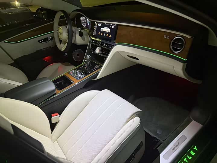 Фото 8 - Bentley Flying Spur Hybrid