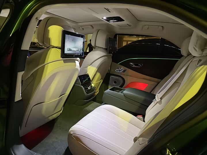 Фото 9 - Bentley Flying Spur Hybrid