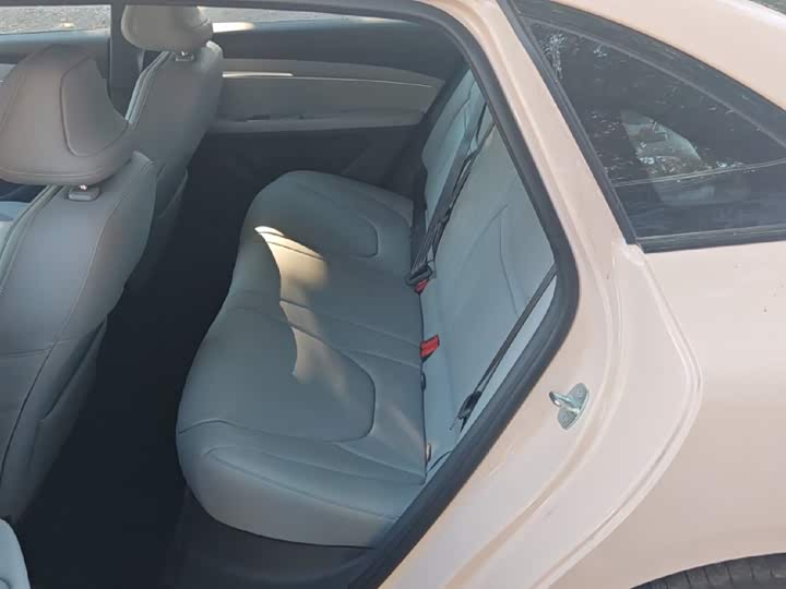 Фото 5 - XPeng Mona M03