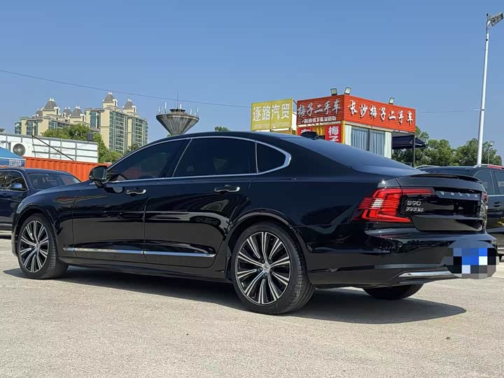 Фото 4 - Volvo S90