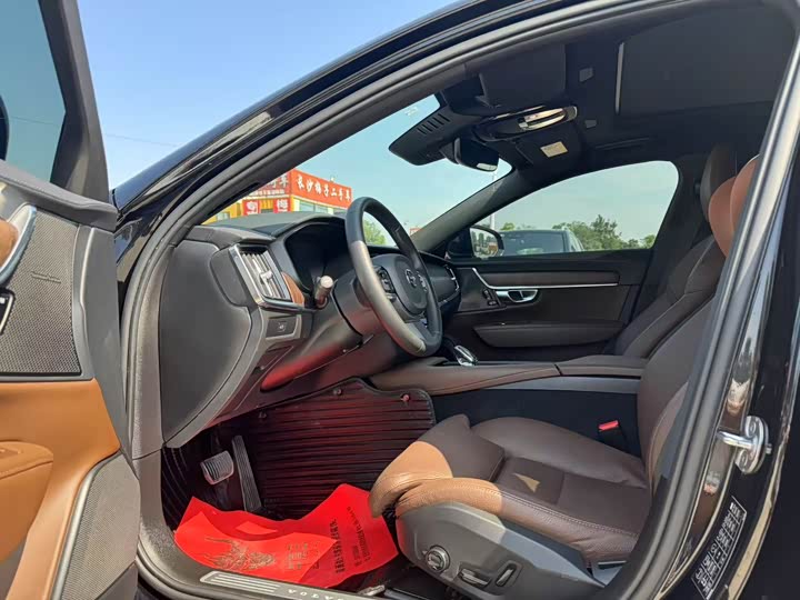 Фото 7 - Volvo S90