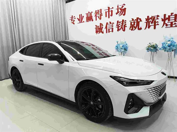 Фото 3 - Changan UNI-V