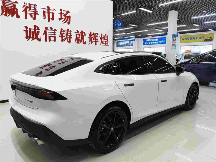 Фото 4 - Changan UNI-V