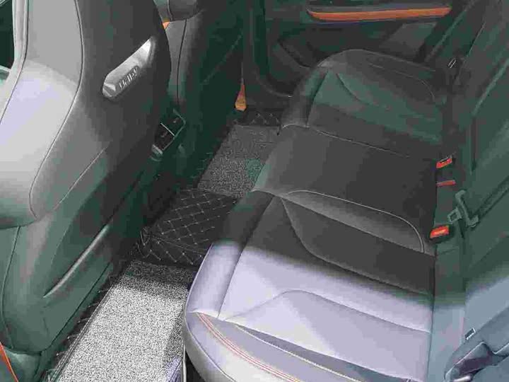 Фото 8 - Changan UNI-V