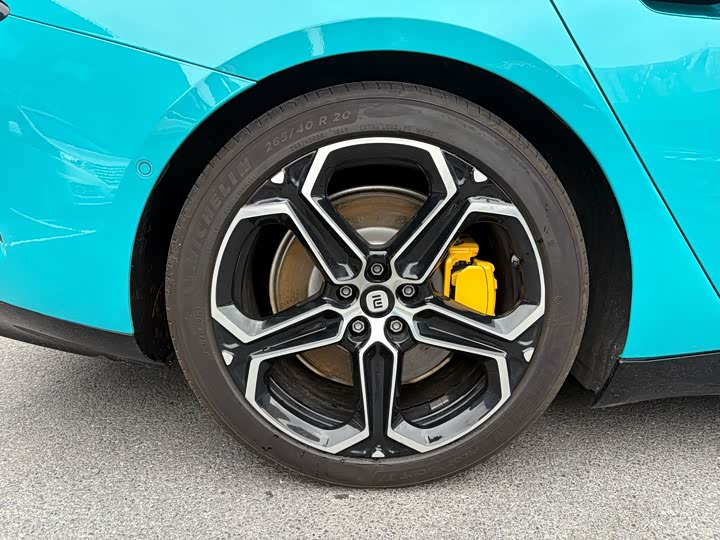 Фото 9 - Xiaomi SU7