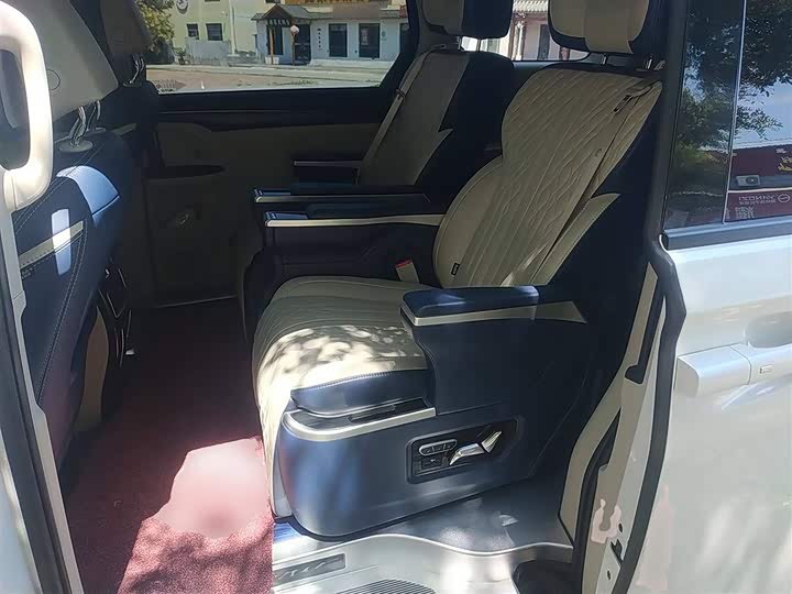 Фото 17 - Buick GL8 ES