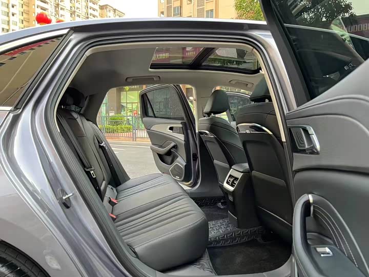 Фото 6 - Hongqi H5