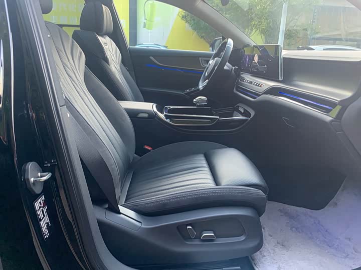 Фото 19 - Hongqi H9