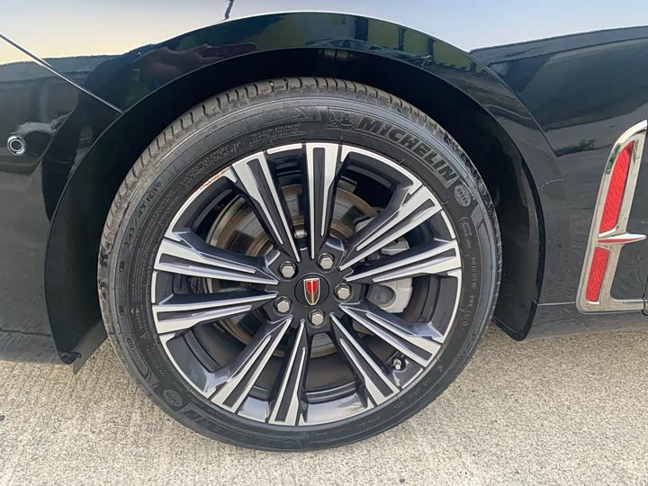 Фото 20 - Hongqi H9