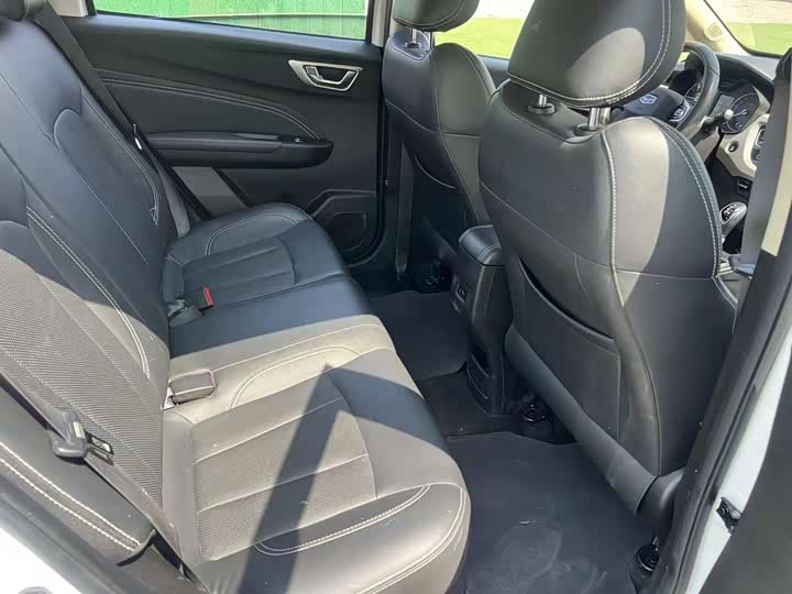 Фото 6 - Geely Vision X3