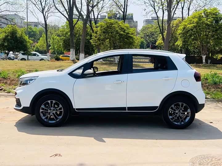 Фото 8 - Geely Vision X3