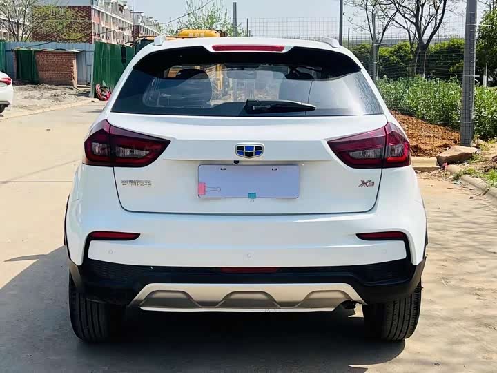 Фото 9 - Geely Vision X3