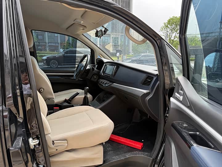 Фото 10 - Dongfeng Forthing Lingzhi M5