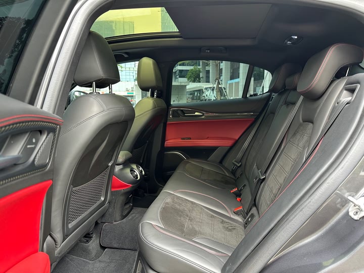 Фото 11 - Alfa Romeo Stelvio