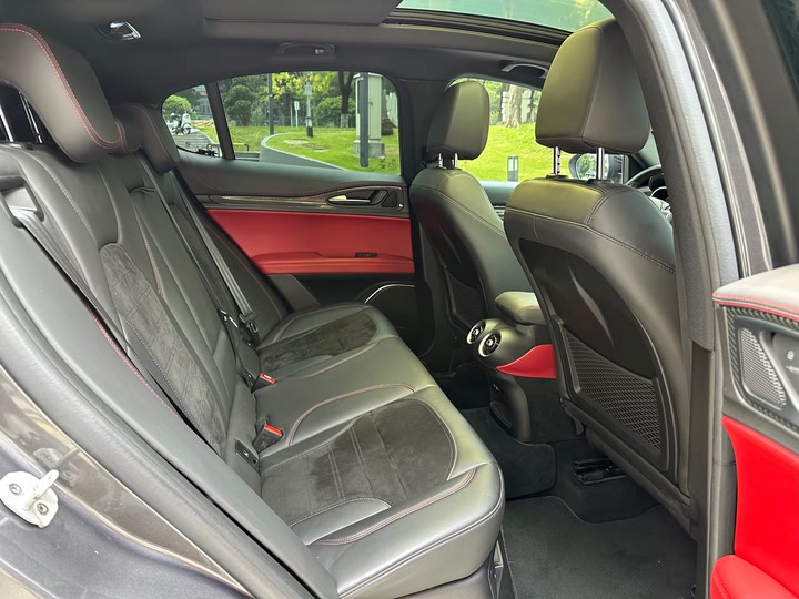 Фото 12 - Alfa Romeo Stelvio