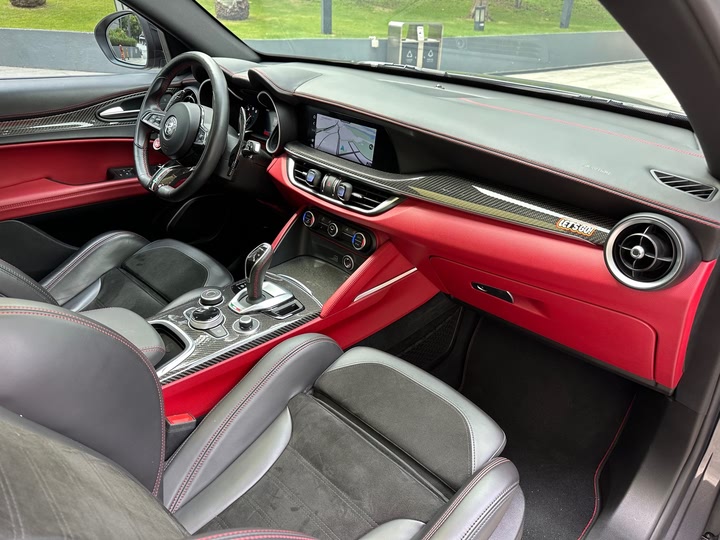 Фото 15 - Alfa Romeo Stelvio