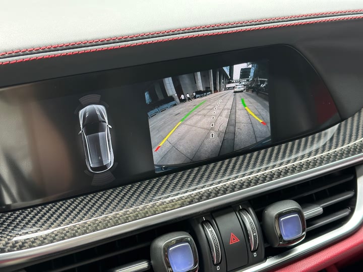 Фото 23 - Alfa Romeo Stelvio