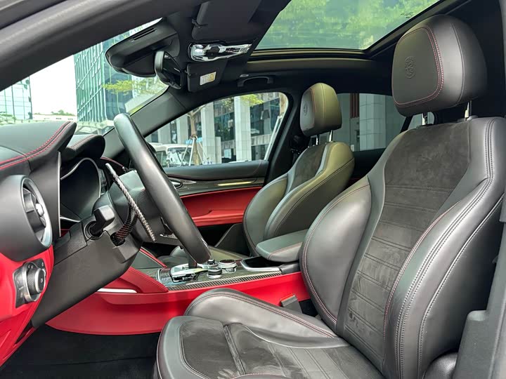 Фото 9 - Alfa Romeo Stelvio