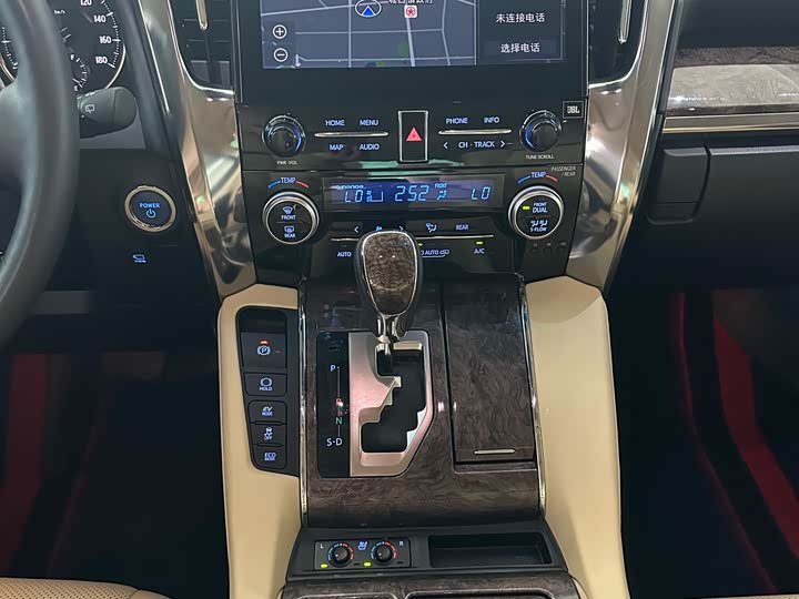 Фото 12 - Toyota Alphard