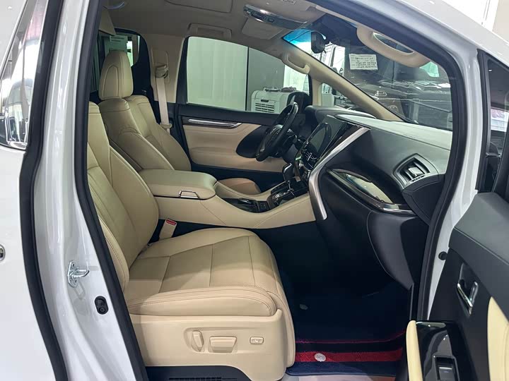 Фото 17 - Toyota Alphard