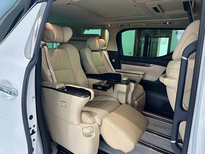 Фото 19 - Toyota Alphard