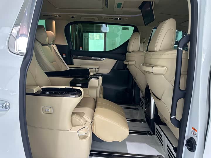 Фото 20 - Toyota Alphard