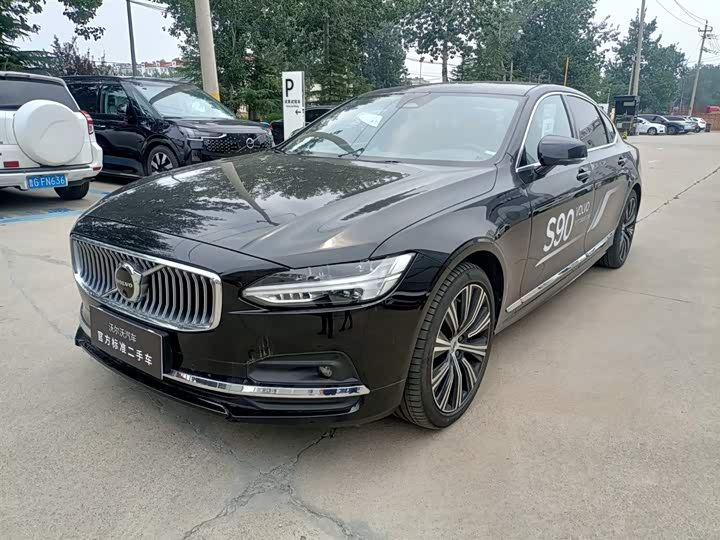 Фото 1 - Volvo S90