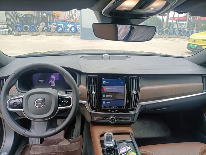 Фото 2 - Volvo S90