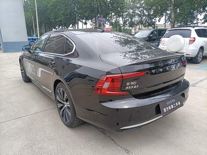 Фото 8 - Volvo S90