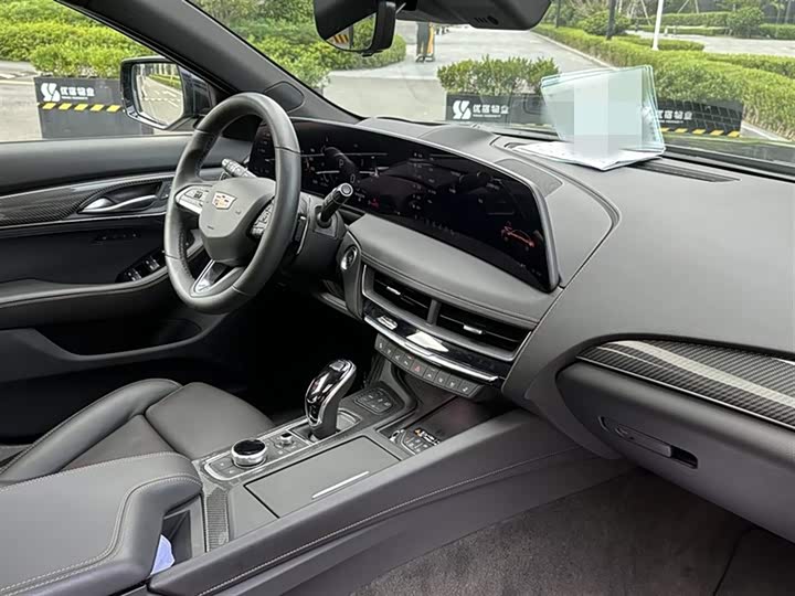 Фото 11 - Cadillac CT5