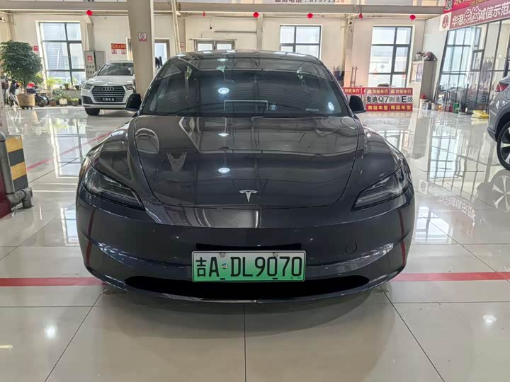 Фото 2 - Tesla Model 3