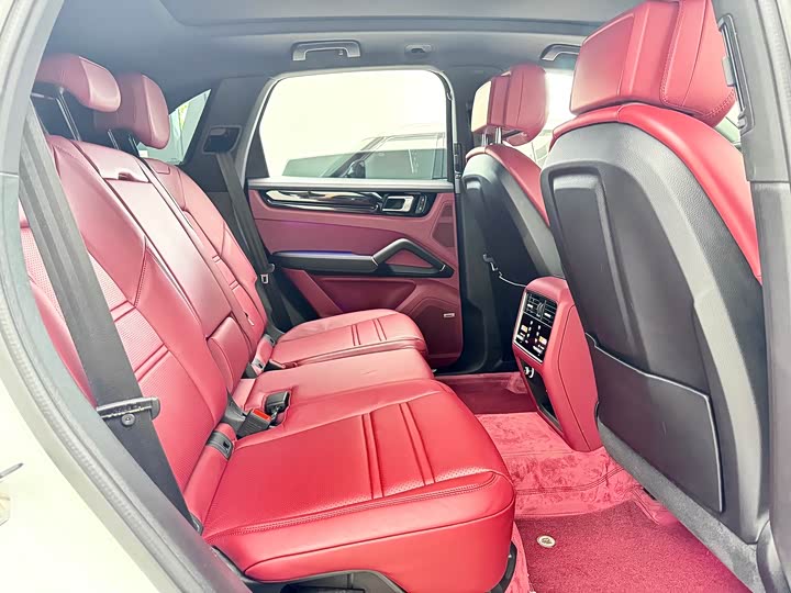 Фото 10 - Porsche Cayenne