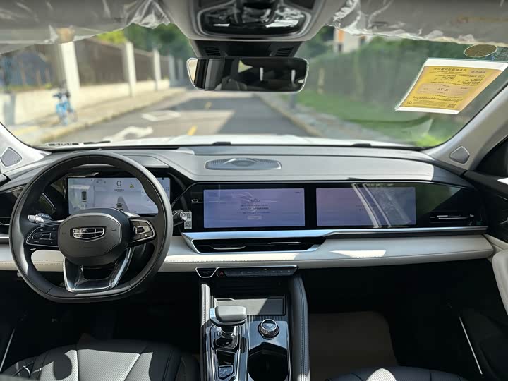 Фото 17 - Geely Monjaro