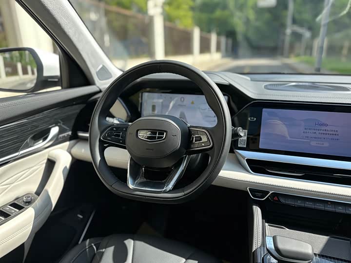 Фото 18 - Geely Monjaro