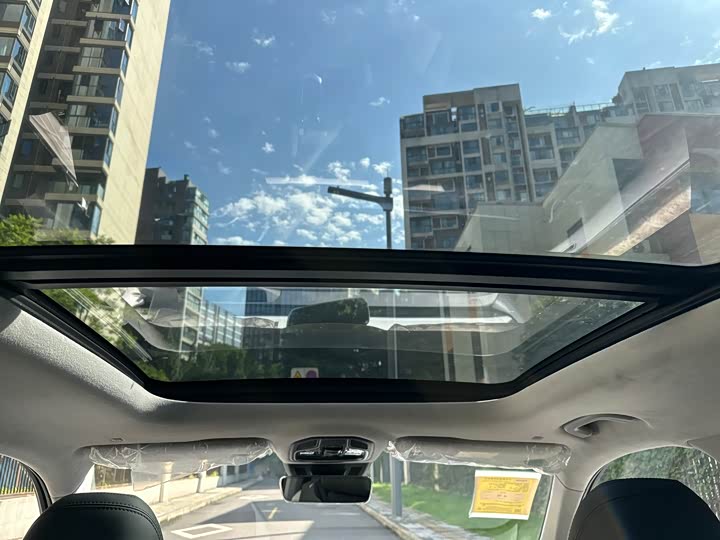 Фото 19 - Geely Monjaro