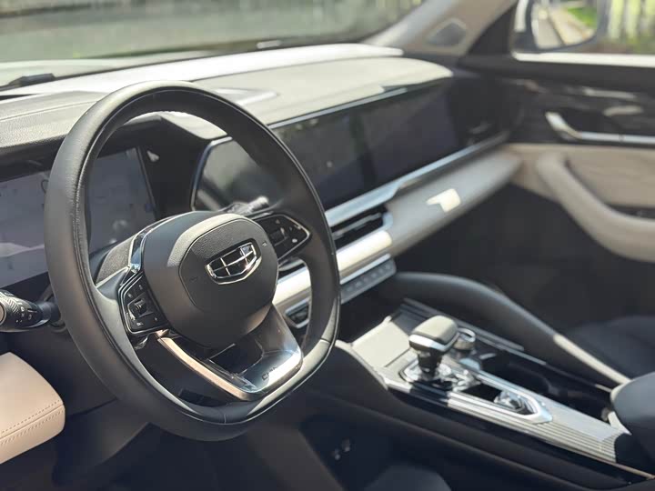 Фото 20 - Geely Monjaro