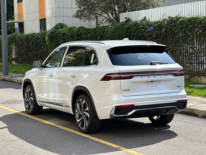 Фото 5 - Geely Monjaro