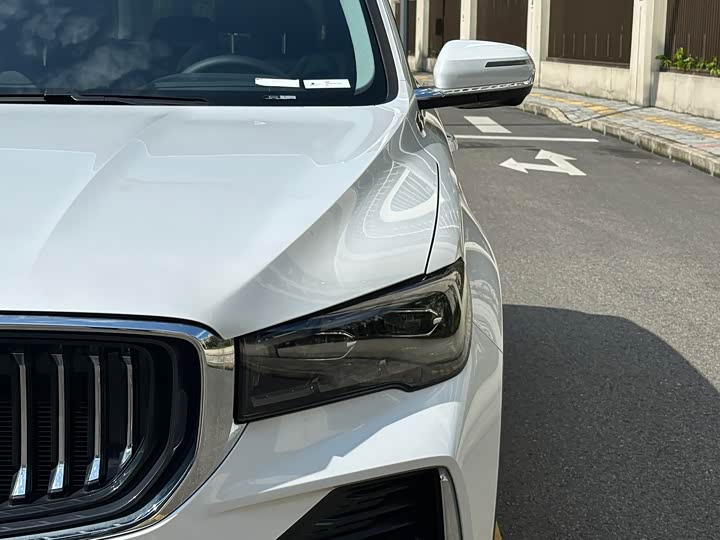 Фото 9 - Geely Monjaro