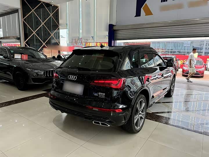 Фото 14 - Audi Q5L