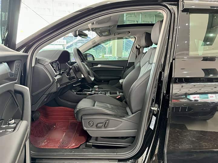 Фото 17 - Audi Q5L