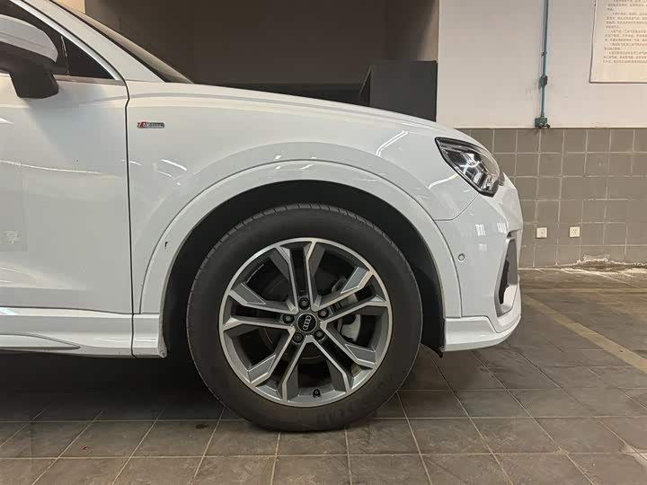 Фото 2 - Audi Q3