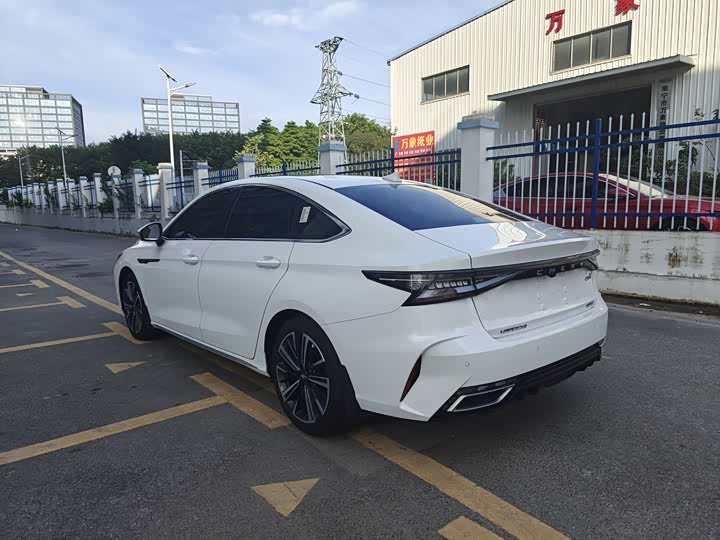 Фото 15 - Chery Arrizo 8