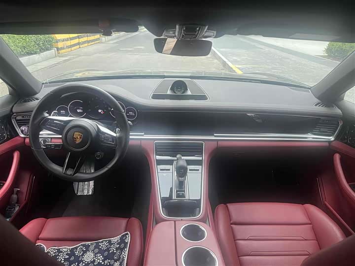 Фото 2 - Porsche Panamera